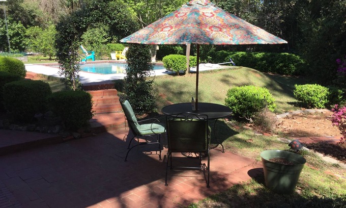 Tallahassee House | Private Garden Guest House with separate entrance near FSU, downtown and TMH.