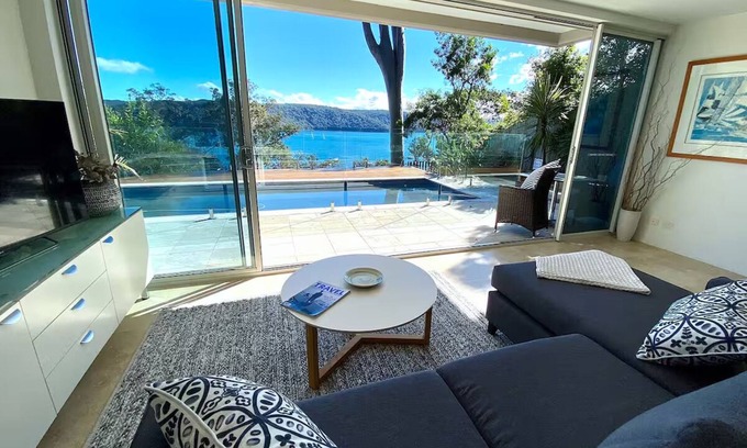 Avalon Beach House | Private Luxury Apartment with stunning Pittwater Views
