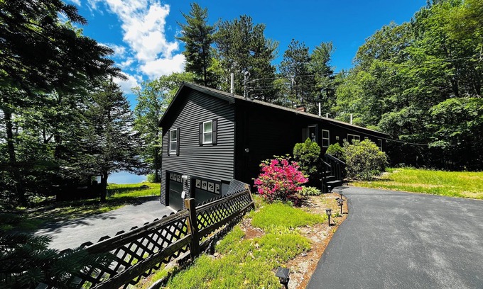 New Durham House | Private NH Waterfront Retreat – Hot Tub, Dog Friendly, Family & Remote Work