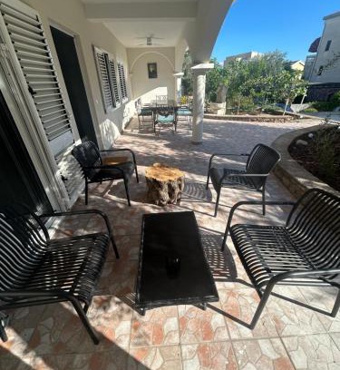 Przno Apartment | Private Patio Przno Steps to Beach 2 Bedroom 2 Parkings BBQ Villa Olive