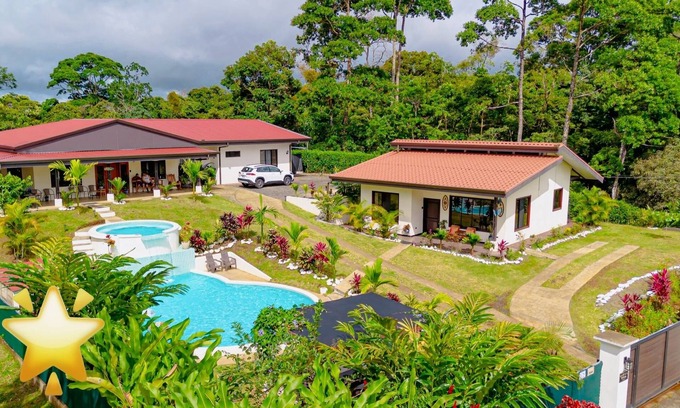 Chachagua House | Private Peaceful Villa near La Fortuna w/Large Pool Perfect for Large Groups