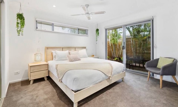 Parrearra House | Private & Peaceful Kawana Island Home