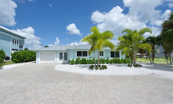 Laguna Shores House | ⭐Private Pool, Canal Front Home-Beach and Bay⭐