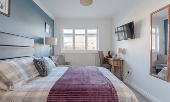 Queensbury Resort | Private room ∙ 1 bedroom ∙ 2 guests