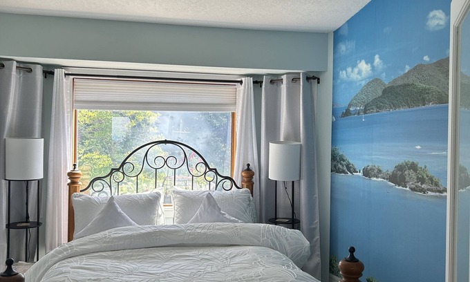 Salt Spring Island House | Private rooms/Suites. Ocean,mountain view,hot tub.Next to Mount Maxwell park.