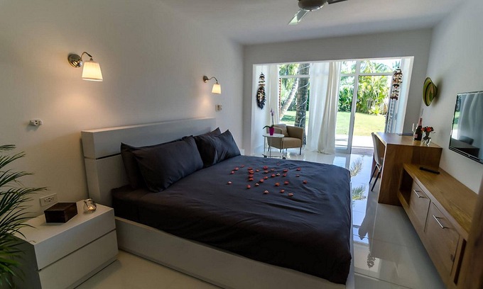 Cabarete Apartment | Private suite/bathroom with pool & jacuzzi on quiet Cabarete beach