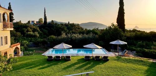 Troezen House | Private Swimmingpool in Cottage