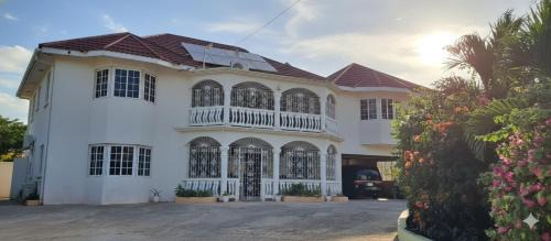 Porus Villa | Private Villa Paradise - Pool & Mountain Views