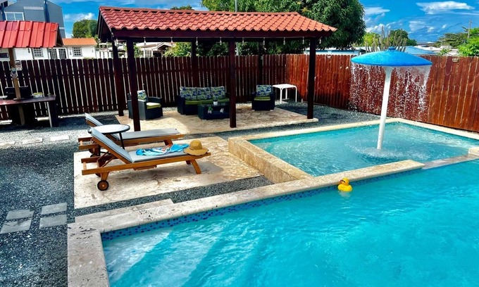 El Combate Villa | Private villa with pool, 3-5 min walk from Combate beach