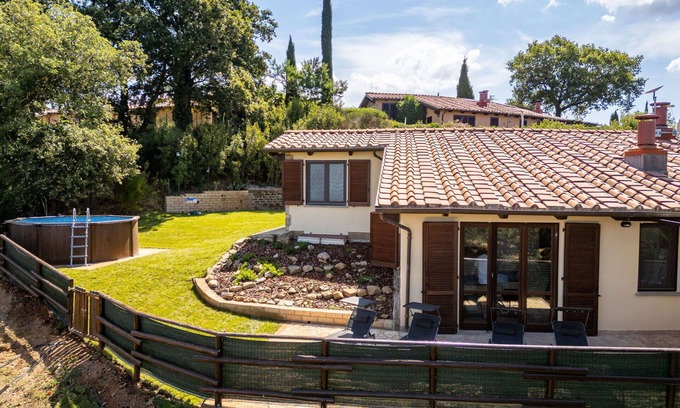 Scansano House | Private Villa with WIFI, hot tub, private pool, A/C, TV, patio, pets allowed, panoramic view