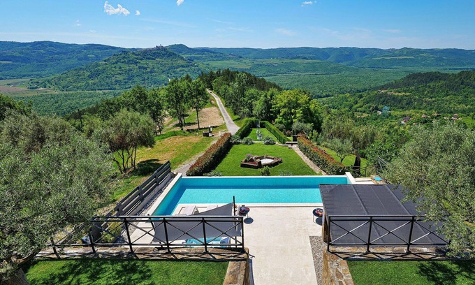 Golubici Villa | Private Villa with WIFI, A/C, private pool, hot tub, TV, terrace, pets allowed, panoramic view
