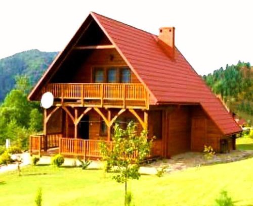 Baligrod House | Pstrokata chata