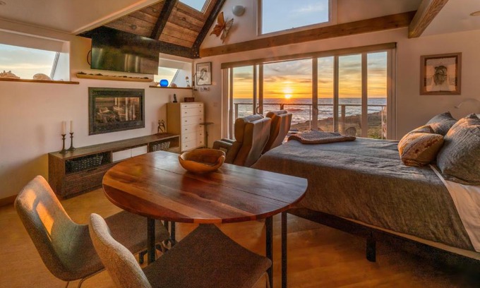 Fort Bragg Hotel | Puffin's Perch