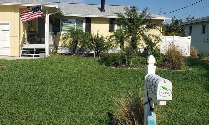 Charlotte Park House | Punta Gorda! Charming heated salt pool, dead end, on canal, access to Harbor!
