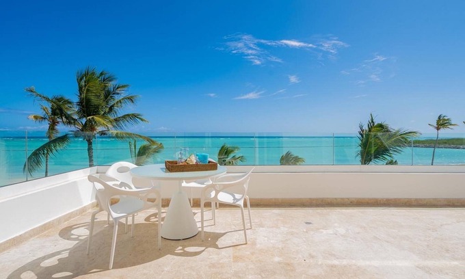 Cap Cana Marina Apartment | Punta Palmera Beach Front With Private Cold Jacuzzi