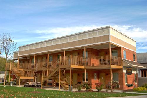 Put-in-Bay Hotel | Put-in-Bay Victory Station