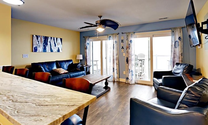 Put-in-Bay House | Put-in-Bay Waterfront Condo #211