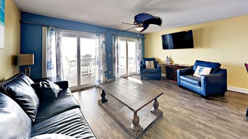 Put-in-Bay House | Put-in-Bay Waterfront Condo #109