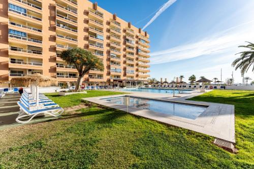 Fuengirola City Centre Apartment | Pyr studio apt partial seaview