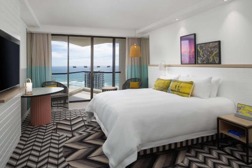 Surfers Paradise Hotel | QT Gold Coast