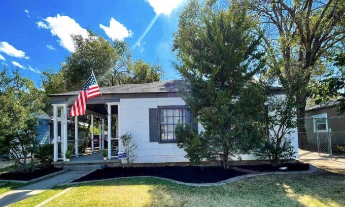 Heart of Lubbock House | Quaint and Cozy 3 bed 1 bath Home in ❤️Of Lubbock