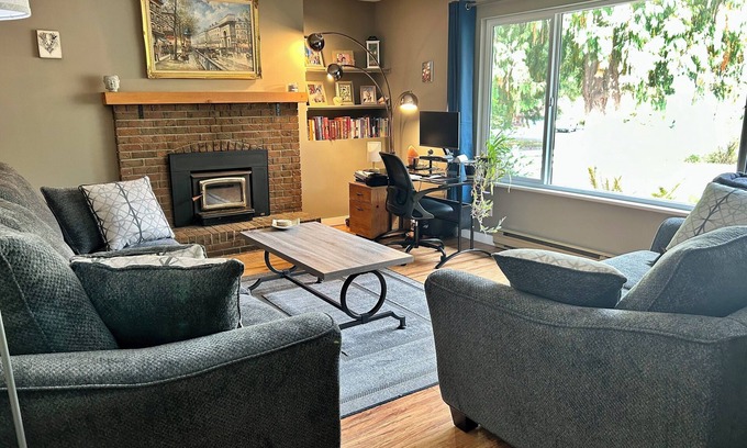 Regional District of Nanaimo House | Qualicum Beach 3 month winter rental with two friendly cats at reduced rate