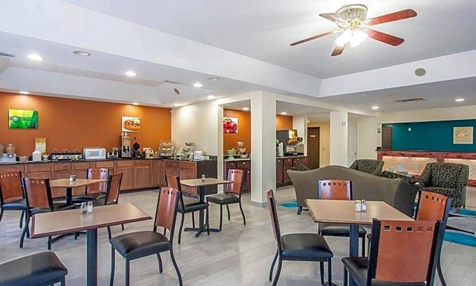 Hickman Hotel | Quality Inn And Suites Centerv