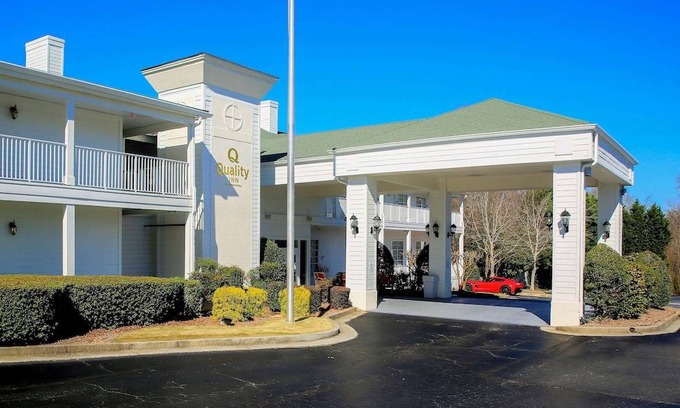 Fayetteville Hotel | Quality Inn Fayetteville near Historic Downtown Square