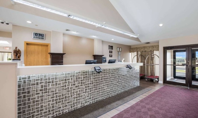Fort Atkinson Hotel | Quality Inn & Suites