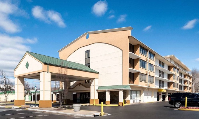 Laurel Hotel | Quality Inn & Suites Laurel