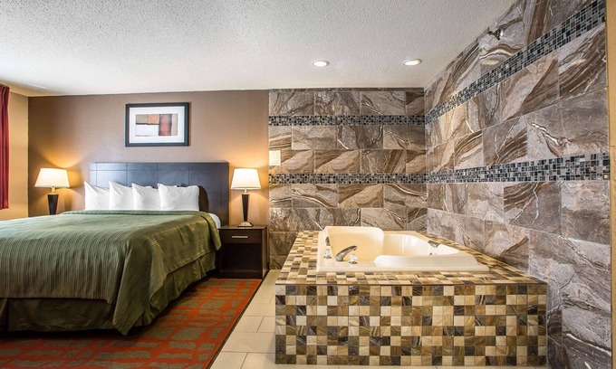 West Bend Hotel | Quality Inn & Suites