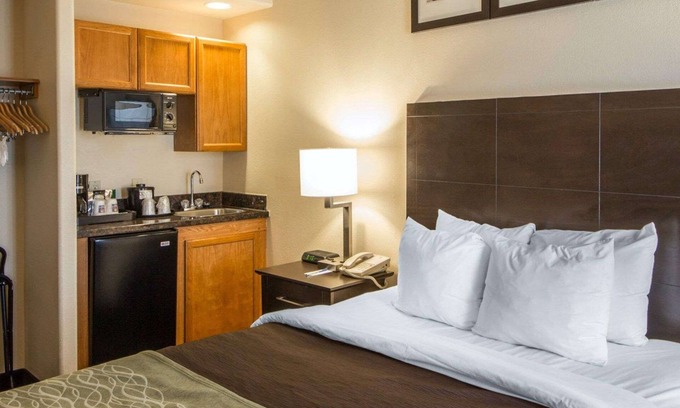 Tulsa Hotel | Quality Inn Tulsa - Downtown West