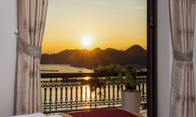 Cat Hai Hotel | Quang Tung Cat Ba Hotel