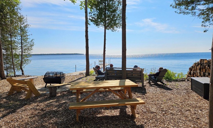 Sturgeon Bay House | Quarry's Edge Retreat – New Waterfront Getaway w/Airy Interiors & Private Dock!