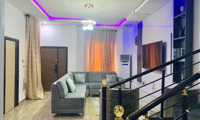 Ofin House | Queen's Luxury Apartment