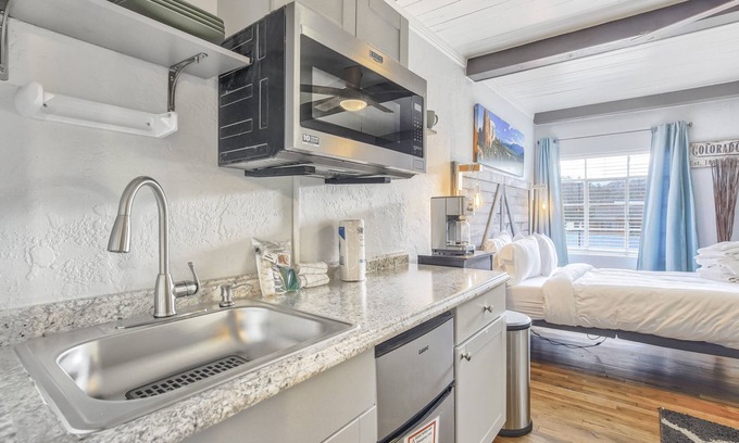 West Colorado Springs Apartment | Quest Rest - Unit 4