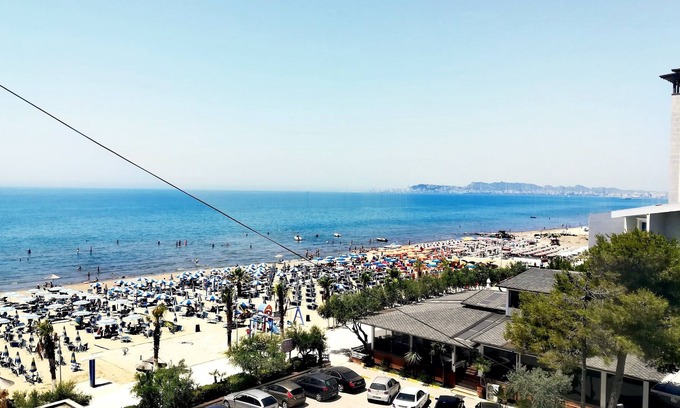 Durres Apartment | Quiet Apartment by the sea Num9495