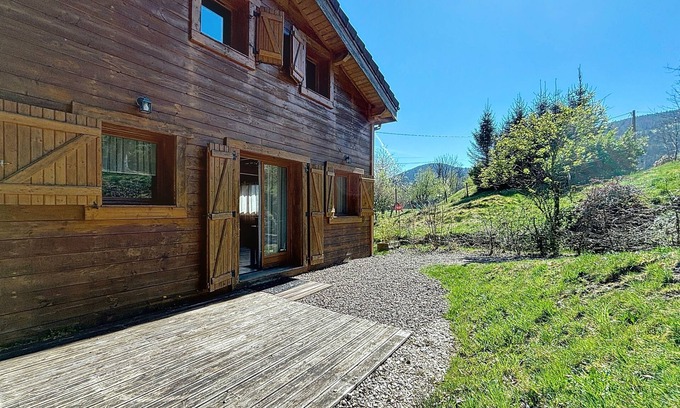 Travexin Ski Chalet | Quiet chalet on the edge of the forest at the gateway to the valleys
