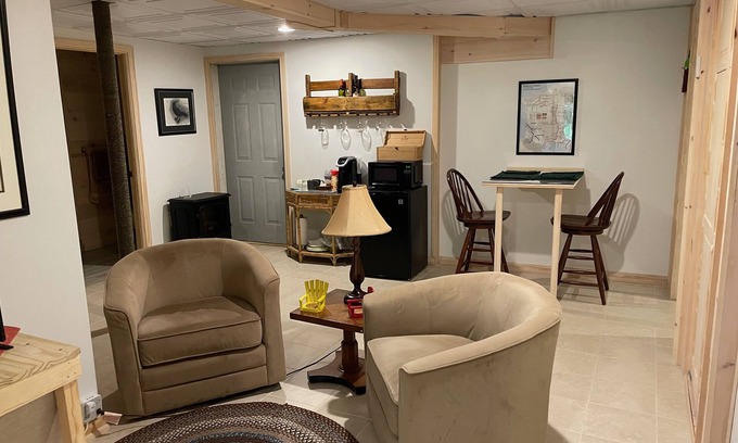 Pownal Apartment | Quiet, comfy guest quarters just three miles from Freeport! And only one unit!