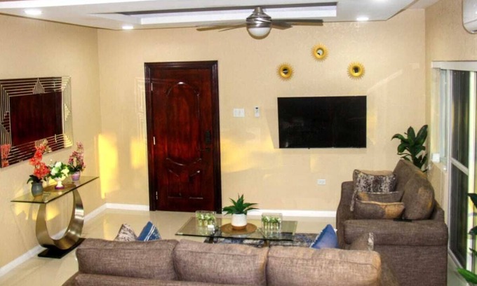 Havendale Apartment | Quiet, gated, and centrally located modern apartment with scenic mountain views.