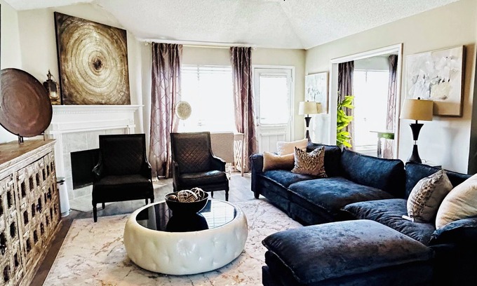 Memphis House | Quiet Hideaway with Spa Bath and stylish decor.