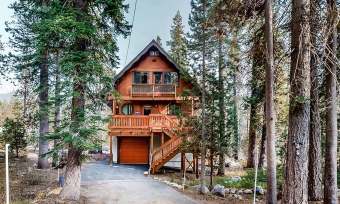 Pla-Vada Woodlands House | Quiet Mountain Cabin Nestled in the Woods, near Ski Resorts and the Yuba River!