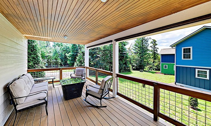 Woodfin Cabin | Quiet Mountain Oasis | Deck & Firepit | Central Locale to Downtown & Hiking