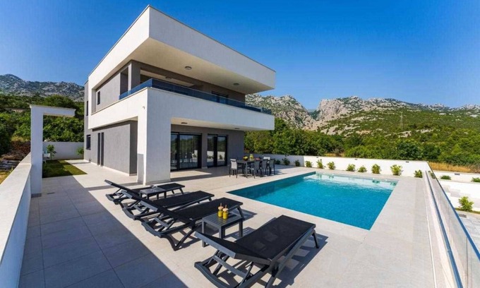 Seline Villa | Quiet pool Villa Silente