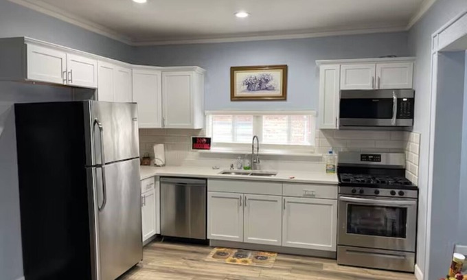 Calumet Heights House | Quiet, relaxing 4 bed, 2 bath, 10 mins to Lake Michigan