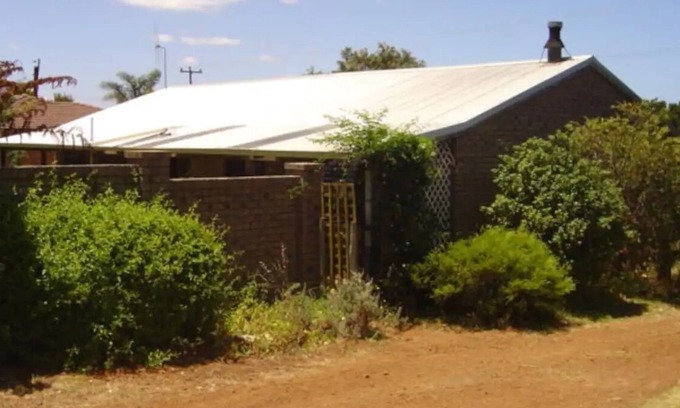 Ocean Beach House | Quiet, secluded 3 bedroom cottage near Ocean Beach