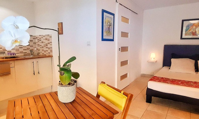 Les Avirons Apartment | Quiet studio for two, wheelchair accessible, near golf and beaches