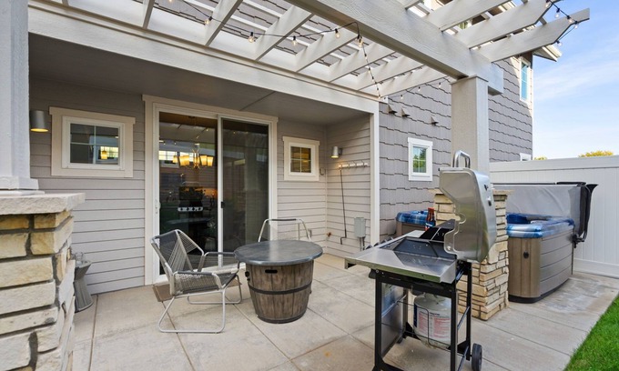 Fort Collins House | Quiet Urban Community – Designer Home W/Hot Tub!
