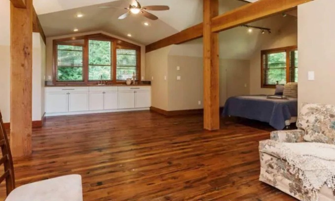Surrey House | Quiet vacation suite at White Rock/South Surrey