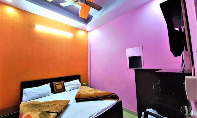 Ghaziabad Hotel | Quizz Hotel @ 01 Min Walk in from Ghaziabad Railway Station